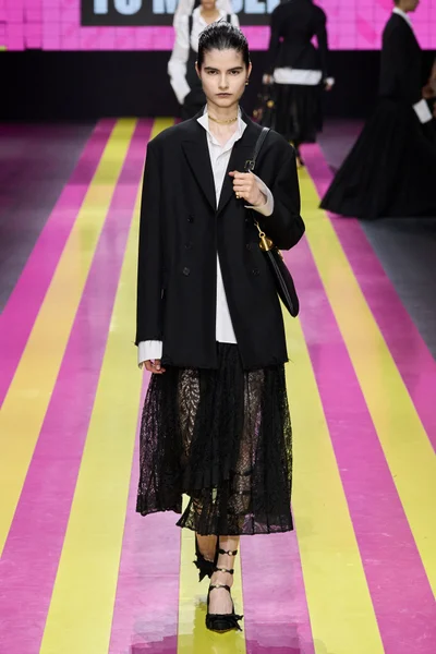Look 17